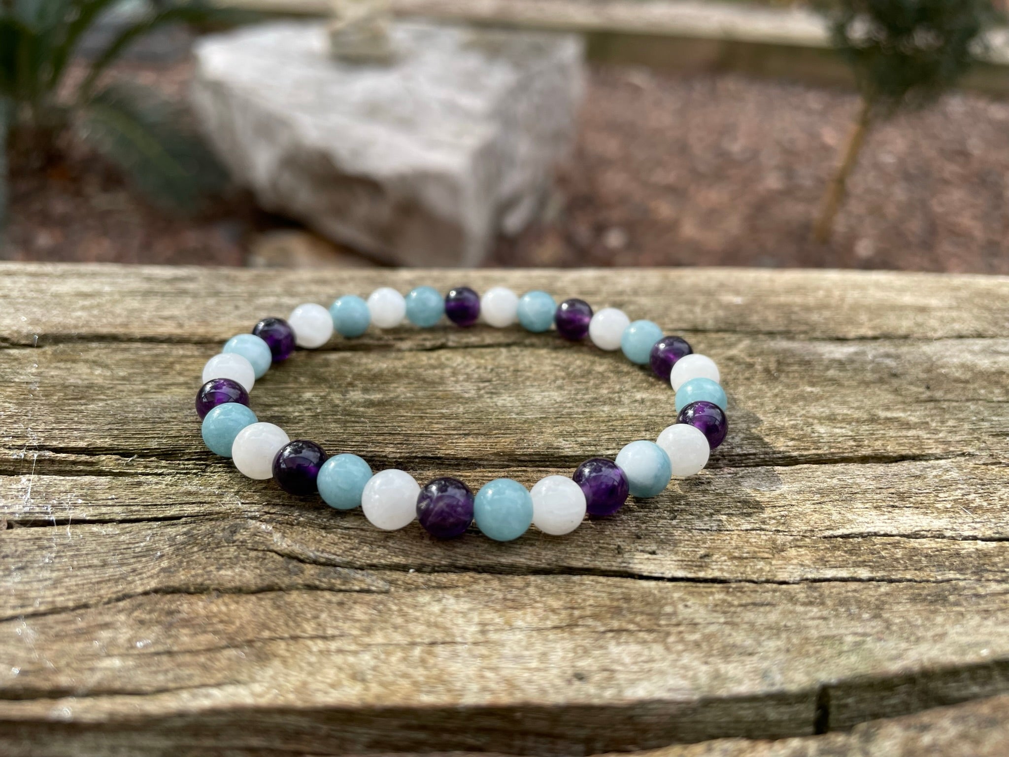 Bracelet spécial ménopause en Pierre de Lune, Améthyste et Calcédoine, Made in France