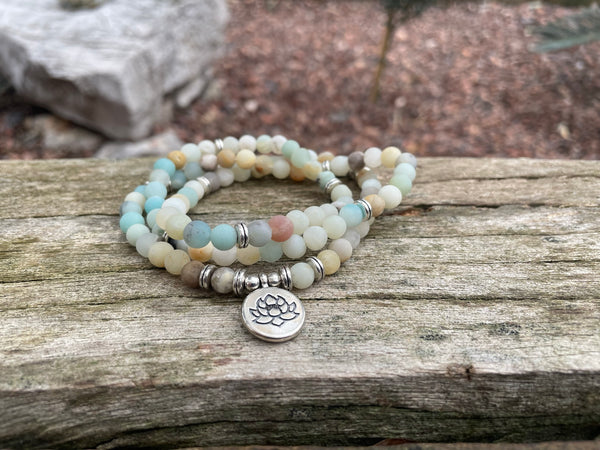 Bracelet Mala 108 perles en Amazonite et médaille symbole fleur de Lotus