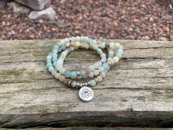 Bracelet Mala 108 perles en Amazonite et médaille symbole fleur de Lotus