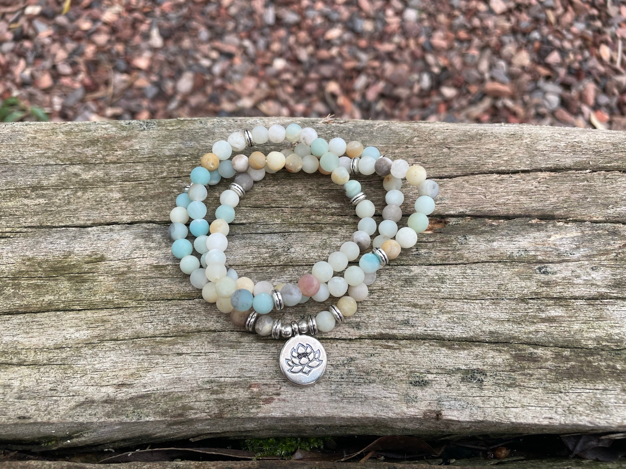 Bracelet Mala 108 perles en Amazonite et médaille symbole fleur de Lotus