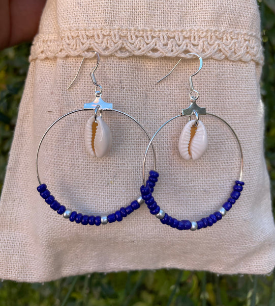 Boucles d'oreilles créoles en perles et coquillages cauris