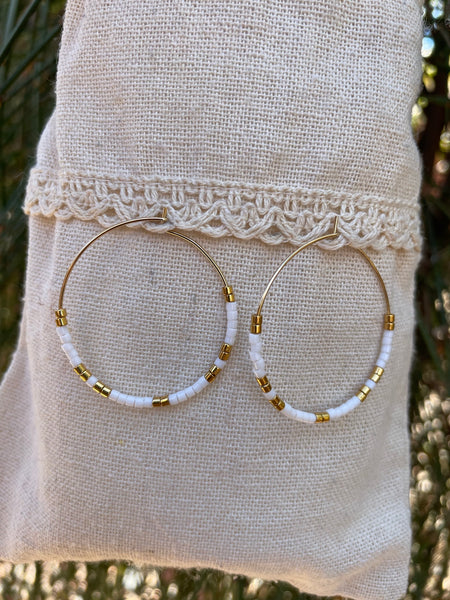 Boucles d'oreilles créoles dorées en perles Miyuki
