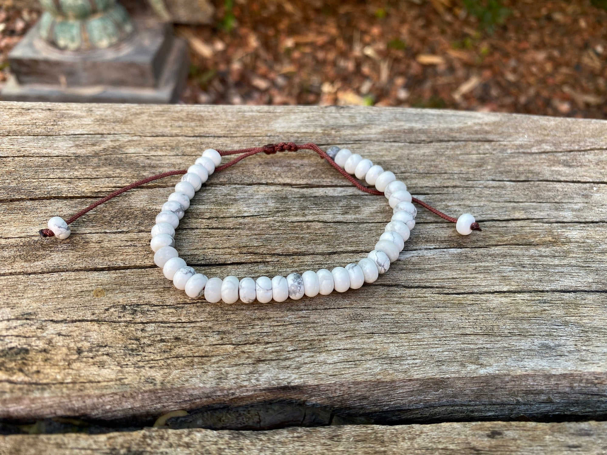 Bracelet Shamballa ajustable, perles en Howlite blanche naturelle