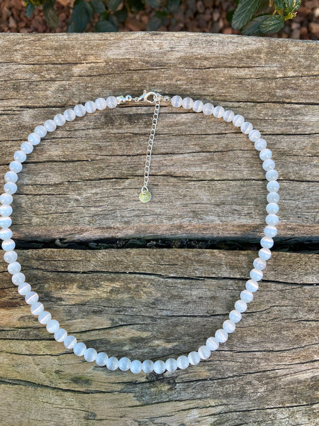 Collier ou Ras de cou en Sélénite, Lithothérapie