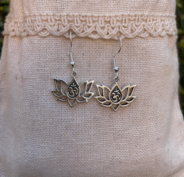 Boucles d'oreilles pendantes breloque Lotus Signe Om