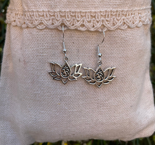 Boucles d'oreilles avec breloque argentée