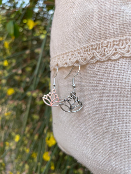 Boucles d'oreilles avec breloque argentée