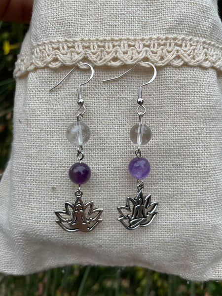 Boucles en Améthyste et Cristal avec une breloque Lotus Bouddha
