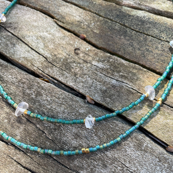 Collier double rang en perles Miyuki Delica et cristal de roche