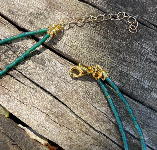 Collier double rang en perles Miyuki Delica et cristal de roche