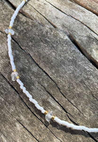 Collier en perles Miyuki Delica et cristal de roche