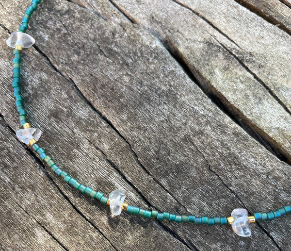 Collier en perles Miyuki Delica et cristal de roche