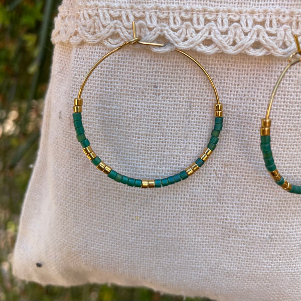 Boucles d'oreilles créoles dorées en perles Miyuki