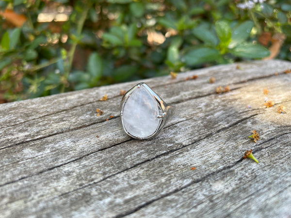 Bague réglable forme goutte en Cristal de roche naturel