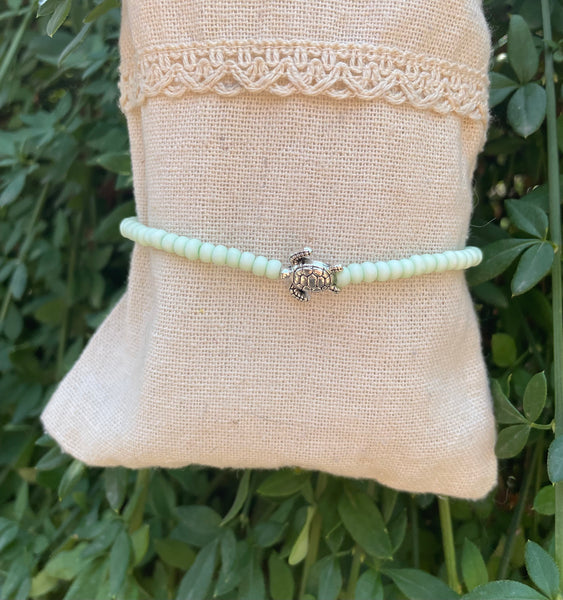 Chaîne de cheville en perles et tortue de mer