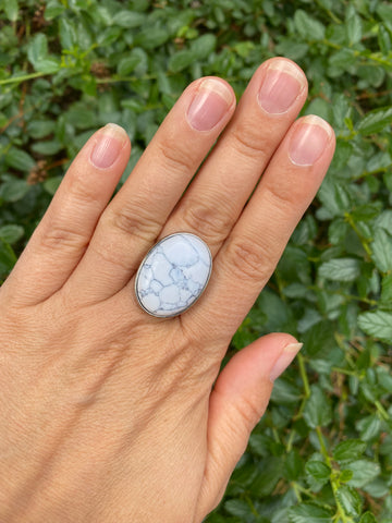 Bague réglable ovale en Howlite naturelle