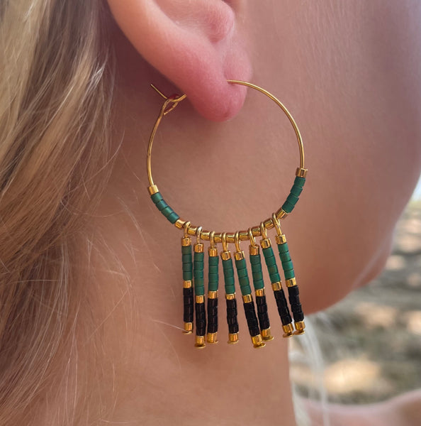 Boucles d'oreilles créoles dorées et pendantes en perles Miyuki