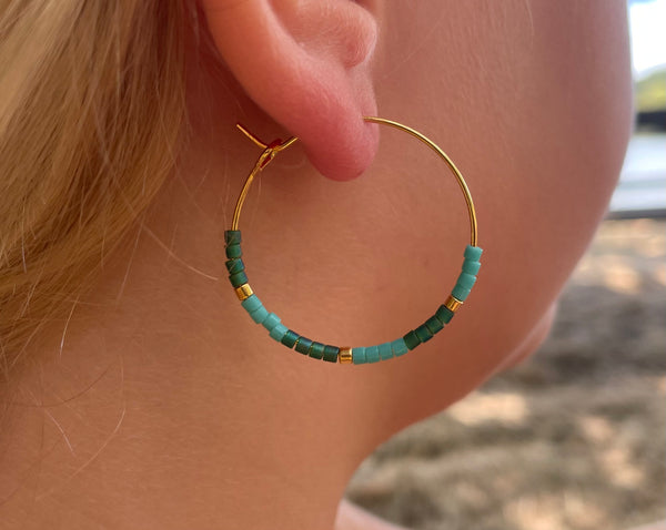 Boucles d'oreilles créoles dorées en perles Miyuki