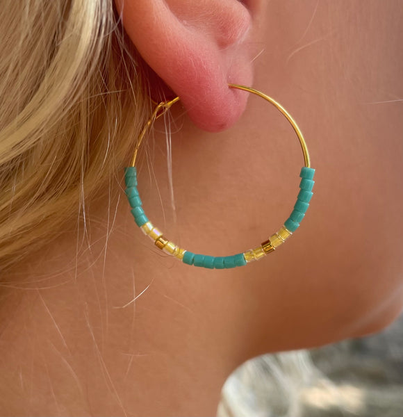 Boucles d'oreilles créoles dorées en perles Miyuki