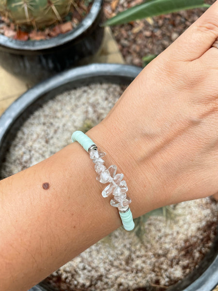 Bracelet élastique en Cristal de Roche et perles Heishi
