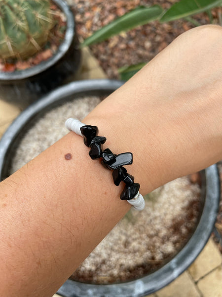 Bracelet élastique en Onyx et perles Heishi