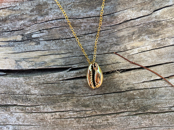 Collier en pierres naturelles et coquillage cauri