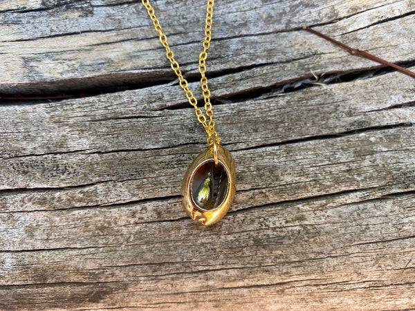 Collier en pierres naturelles et coquillage cauri