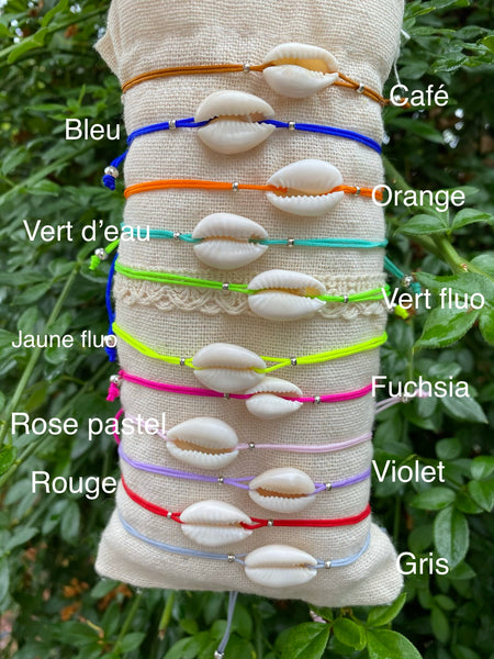 Bracelet coloré avec coquillage Cauri et perles argentées