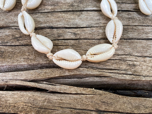 Bracelet beige réglable en coquillages Cauris