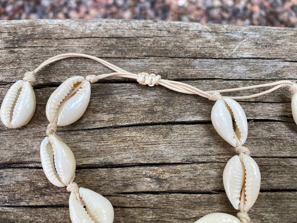 Bracelet beige réglable en coquillages Cauris