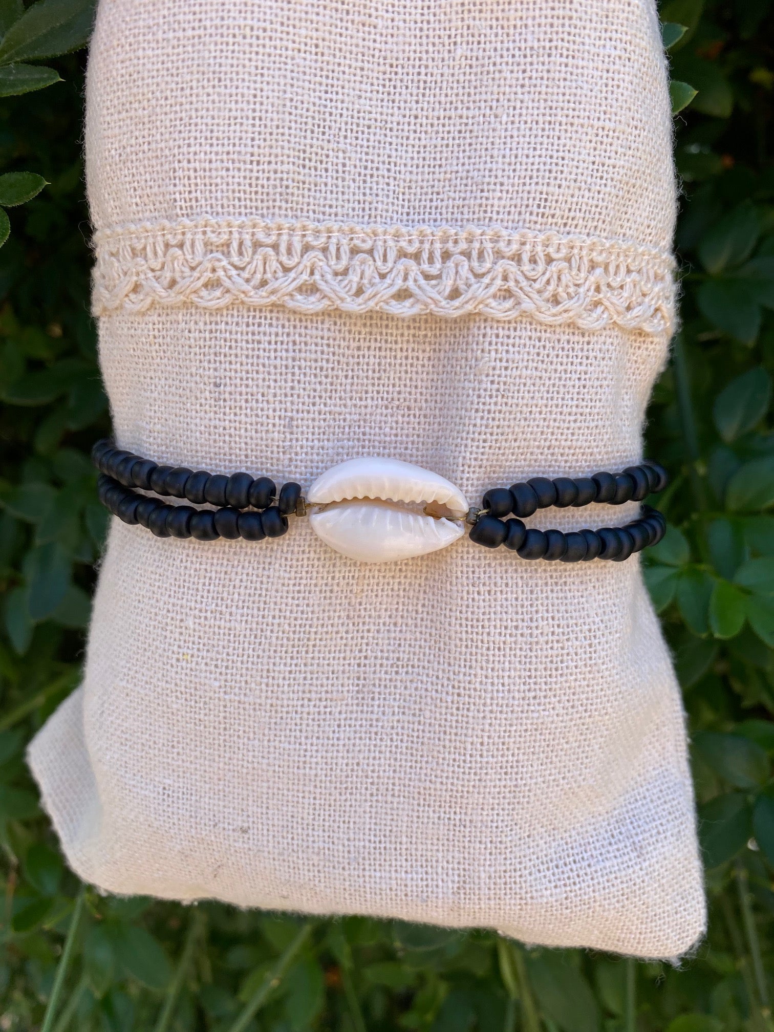 Chaîne de cheville en coquillages Cauris et perles rocaille