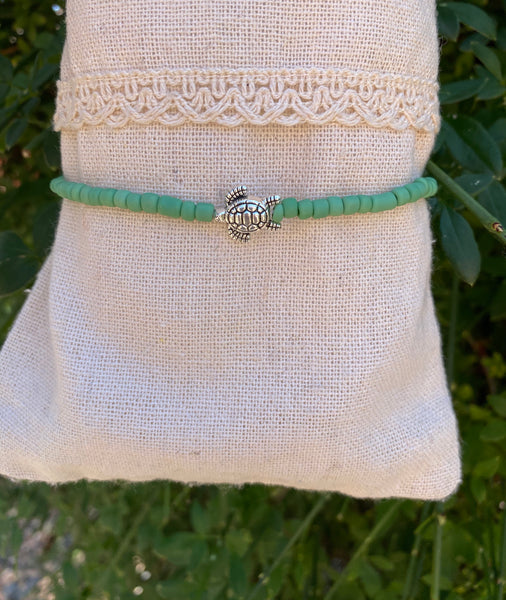 Chaîne de cheville en perles et tortue de mer