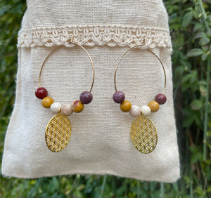 Boucles d'oreilles créoles dorées en Jaspe Mokaïte et fleur de vie
