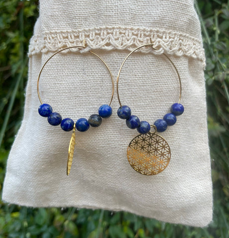Boucles d'oreilles créoles en Lapis Lazuli et fleur de vie