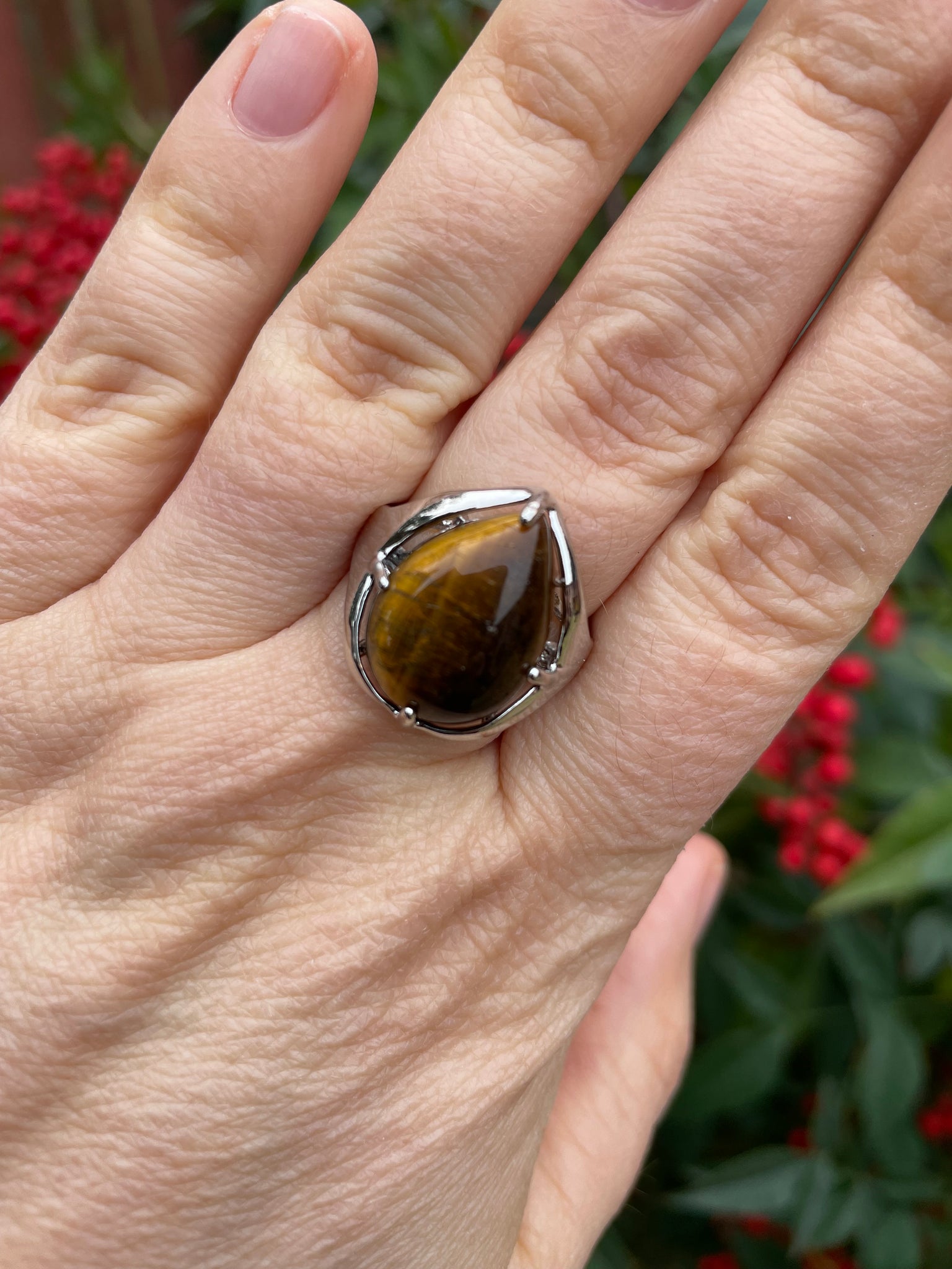 Bague réglable en Oeil de Tigre naturel cabochon forme goutte
