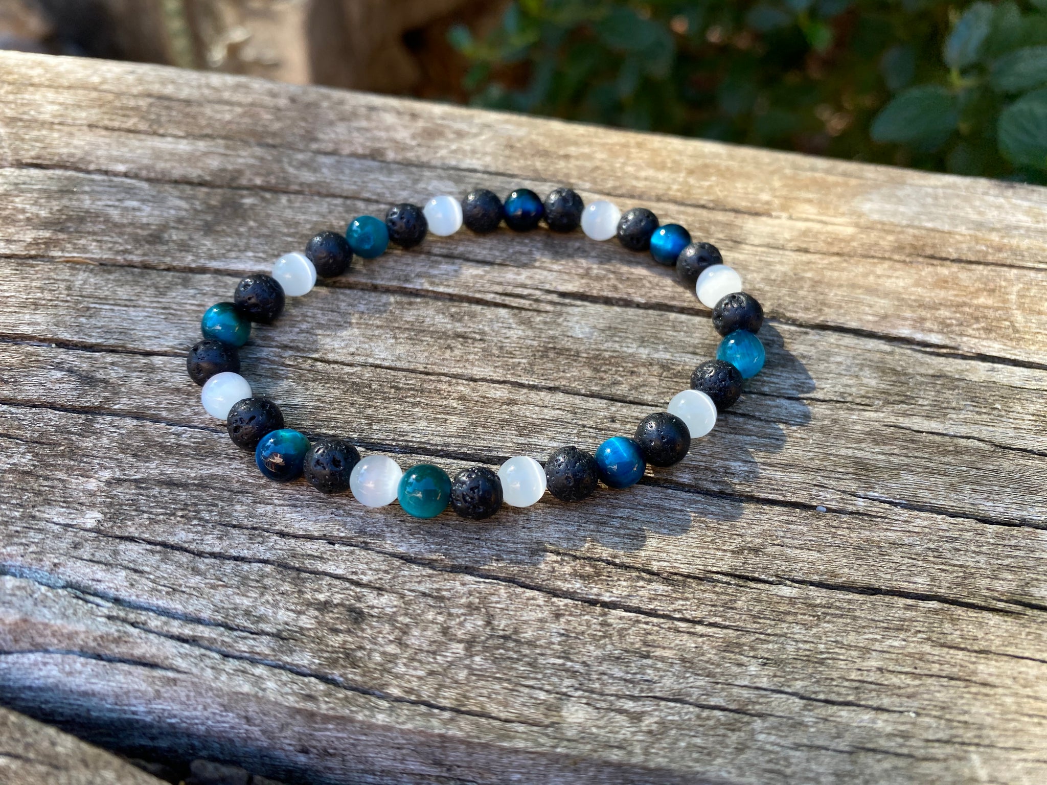 Bracelet élastique de Lithothérapie "Triple Protection" Oeil de tigre turquoise, Pierre de lave et Pierre de Lune