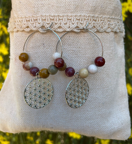 Boucles d'oreilles créoles argentées en Jaspe Mokaïte et fleur de vie