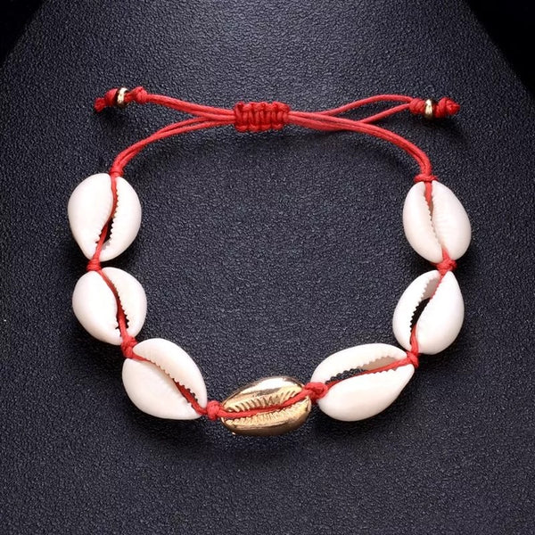 Bracelet rouge en coquillages Cauris naturels et un cauri doré