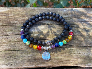 Bracelet Mala tibétain en pierre de lave et pierres des 7 chakras et breloque arbre de vie