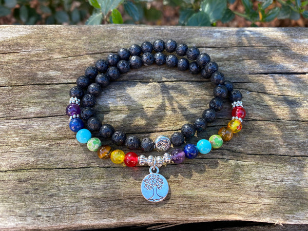 Bracelet Mala tibétain en pierre de lave et pierres des 7 chakras et breloque arbre de vie