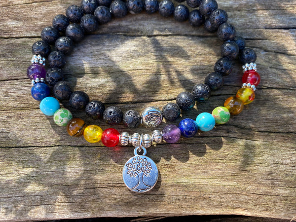 Bracelet Mala tibétain en pierre de lave et pierres des 7 chakras et breloque arbre de vie