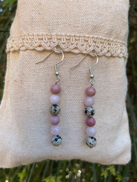 Boucles d'oreilles pendantes "Triple Protection" Quartz Rose, Jaspe Dalmatien et rhodochrosite