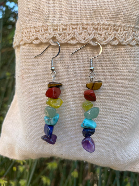 Boucles d'oreilles 7 chakras en pierres naturelles forme chips