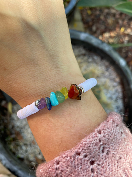Bracelet élastique perles Heishi et pierres naturelles 7 chakras
