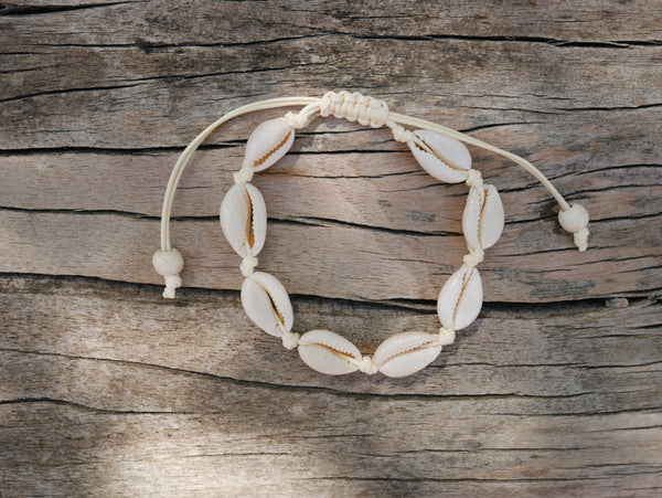Bracelet beige réglable en coquillages Cauris
