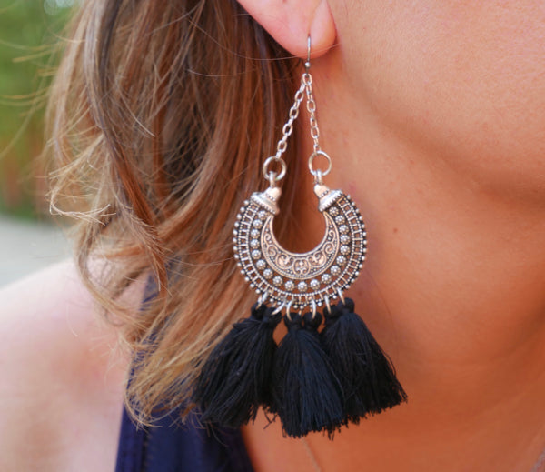Boucles d'oreilles bohèmes orientales en dentelle d'argent et pompons