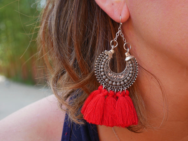Boucles d'oreilles bohèmes orientales en dentelle d'argent et pompons