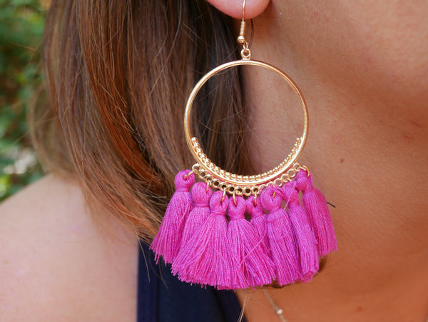 Boucles d'oreilles créoles dorées et pompons colorés