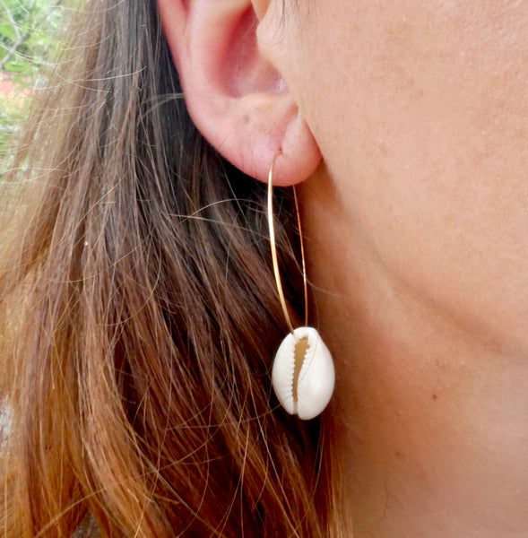 Boucles d'oreilles créoles et coquillages cauris
