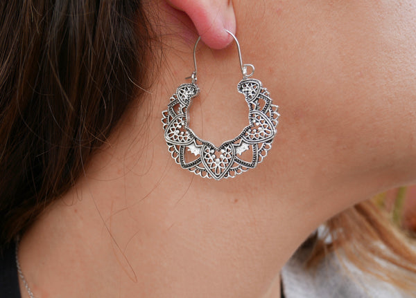 Boucles d'oreilles bohème orientale en dentelle argentée Gatsby